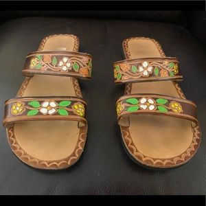 From Mexico. Genuine leather. Sandals with flowers